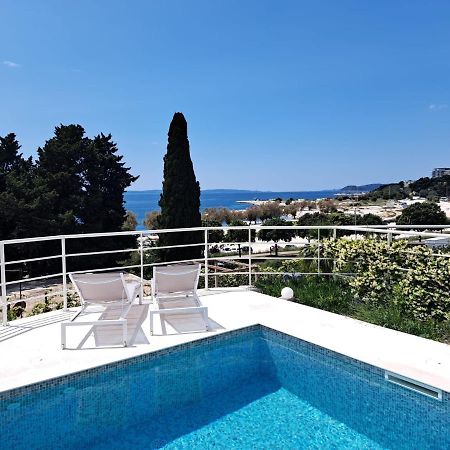 Apartment With Private Pool Split Bagian luar foto