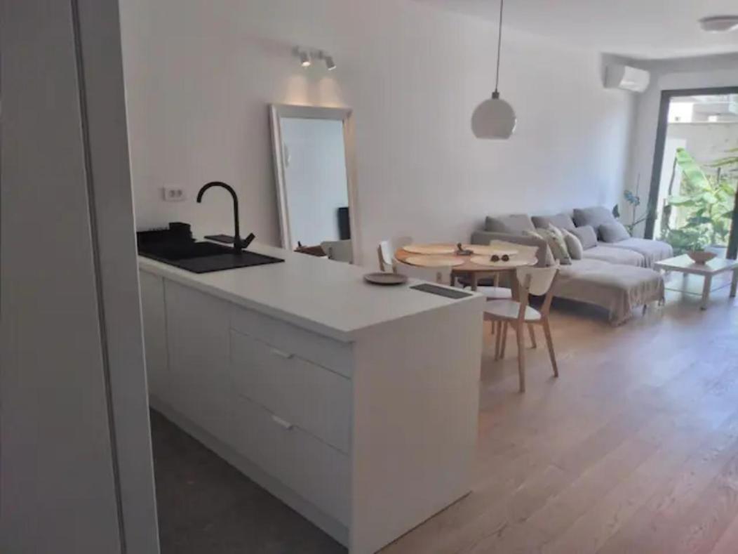 Apartment With Private Pool Split Bagian luar foto