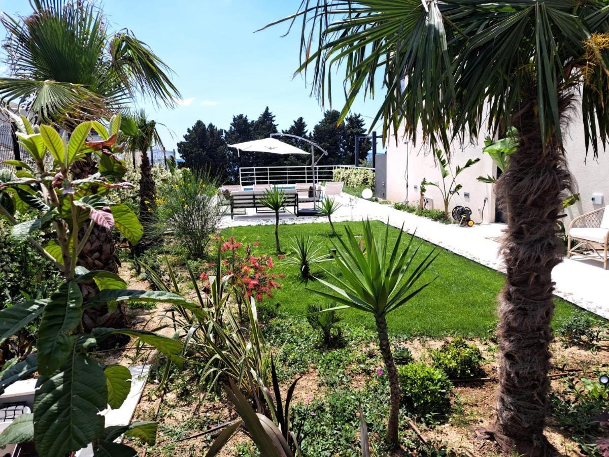 Apartment With Private Pool Split Bagian luar foto