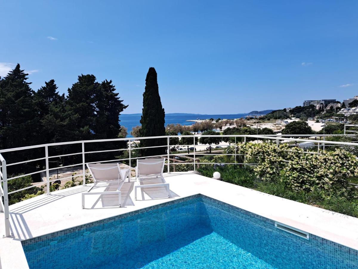 Apartment With Private Pool Split Bagian luar foto