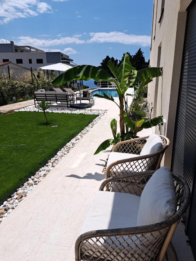 Apartment With Private Pool Split Bagian luar foto