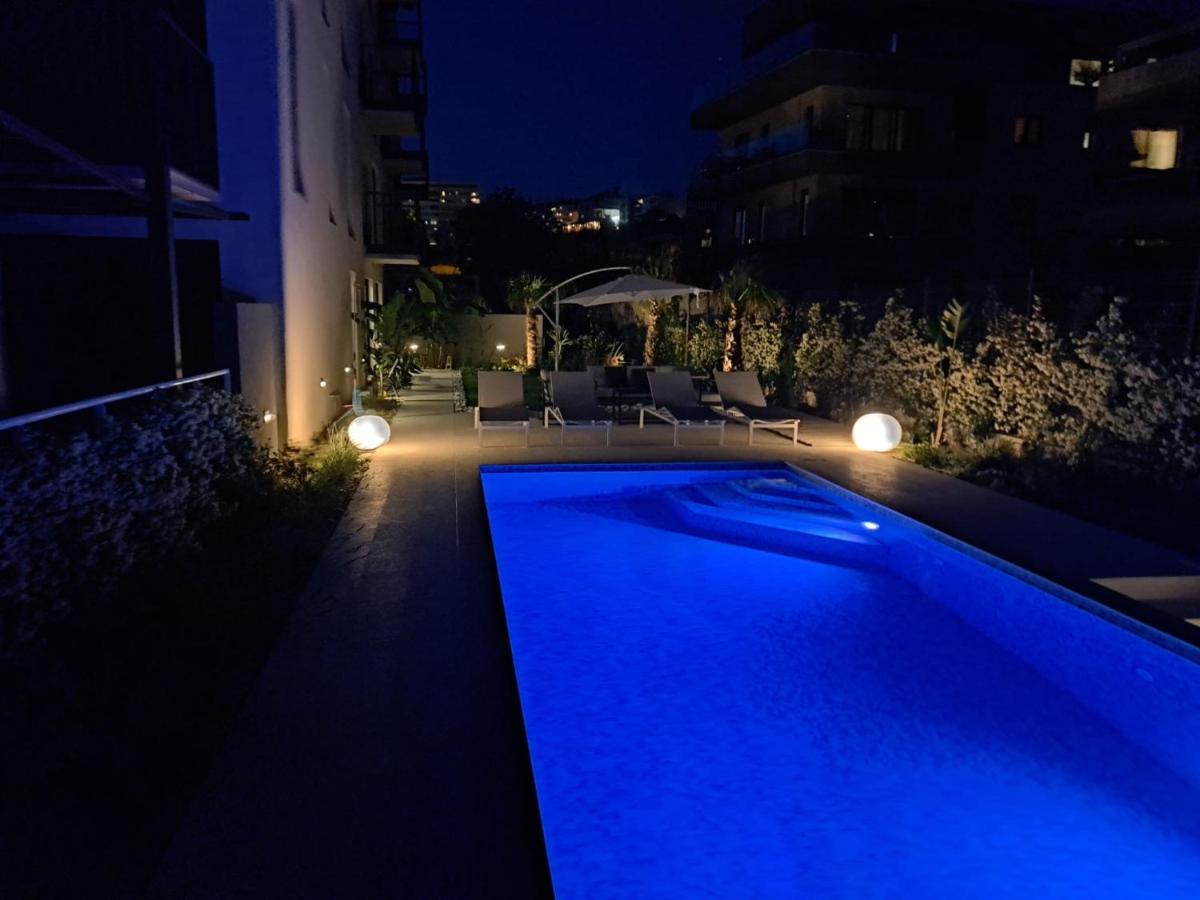 Apartment With Private Pool Split Bagian luar foto