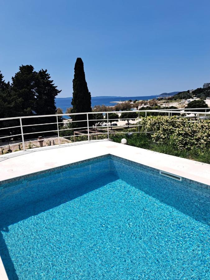 Apartment With Private Pool Split Bagian luar foto