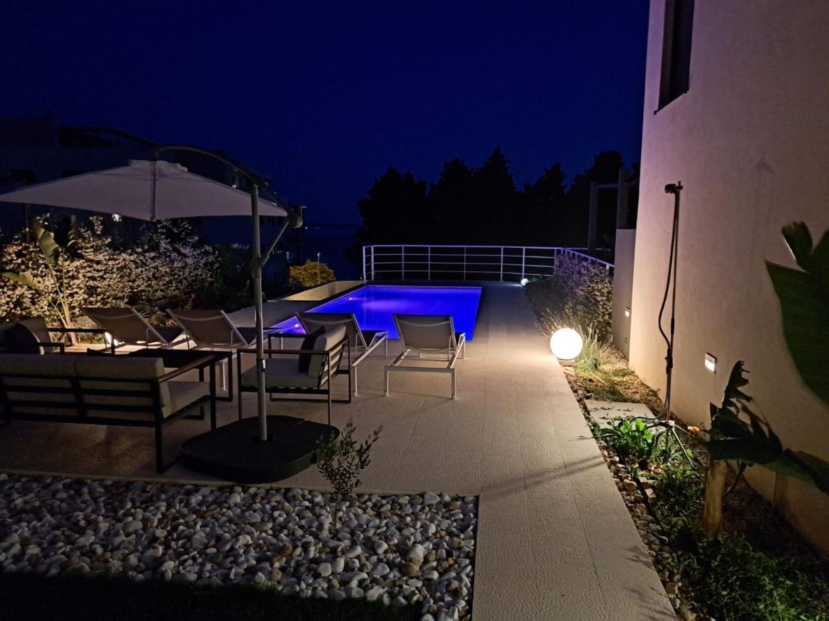 Apartment With Private Pool Split Bagian luar foto