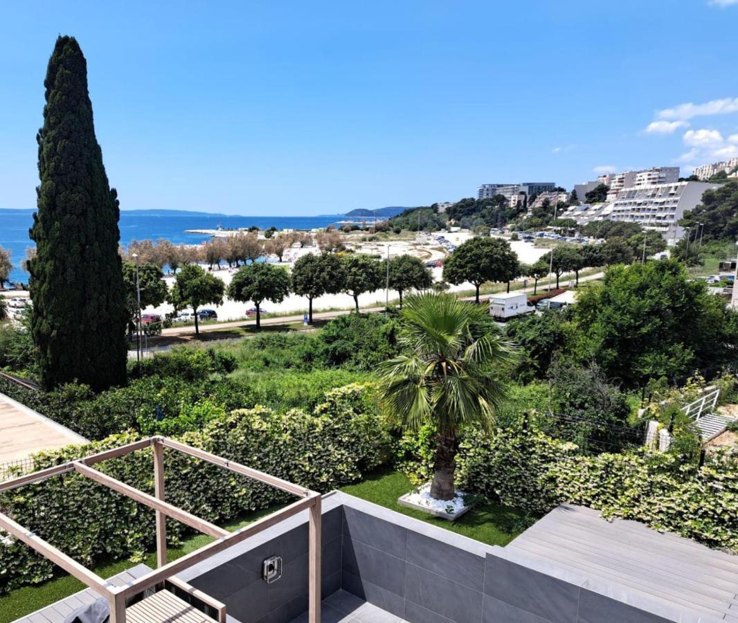 Apartment With Private Pool Split Bagian luar foto
