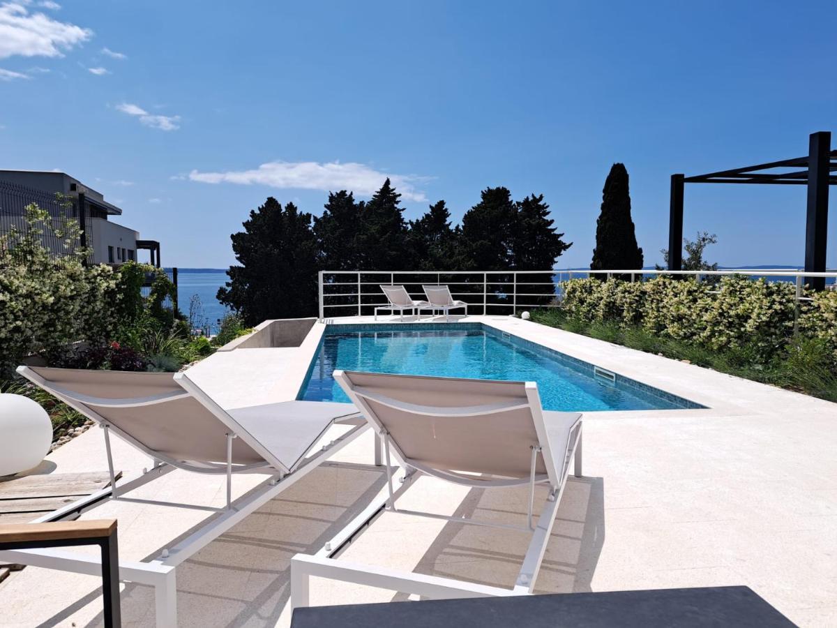 Apartment With Private Pool Split Bagian luar foto