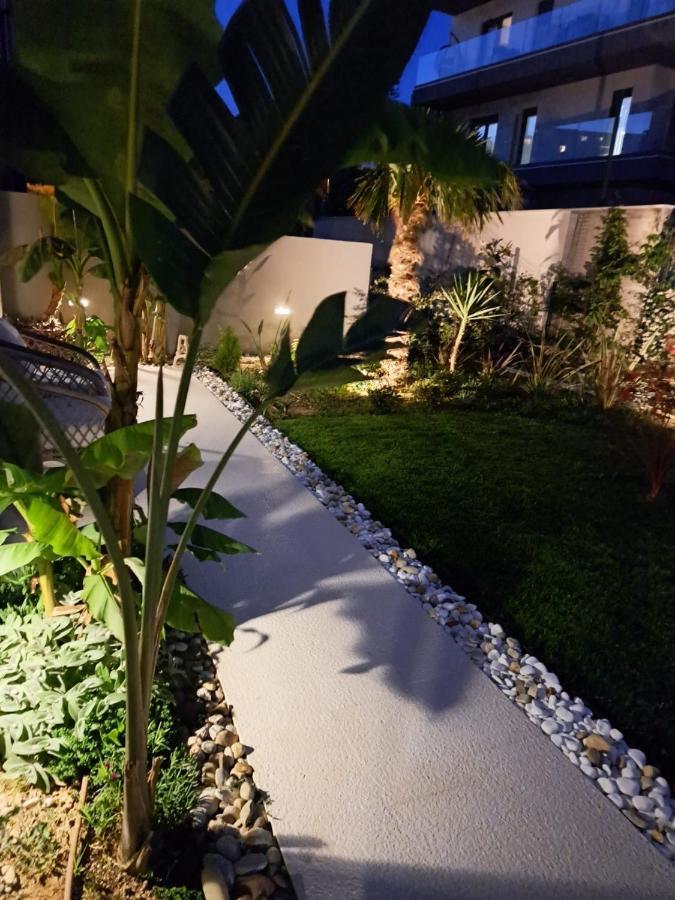 Apartment With Private Pool Split Bagian luar foto