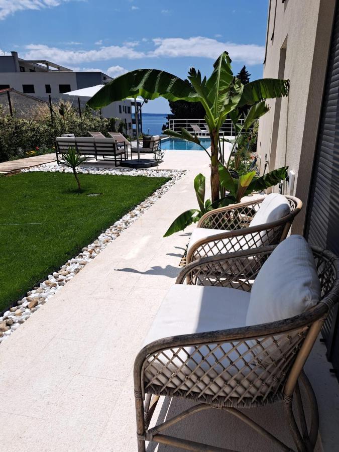 Apartment With Private Pool Split Bagian luar foto