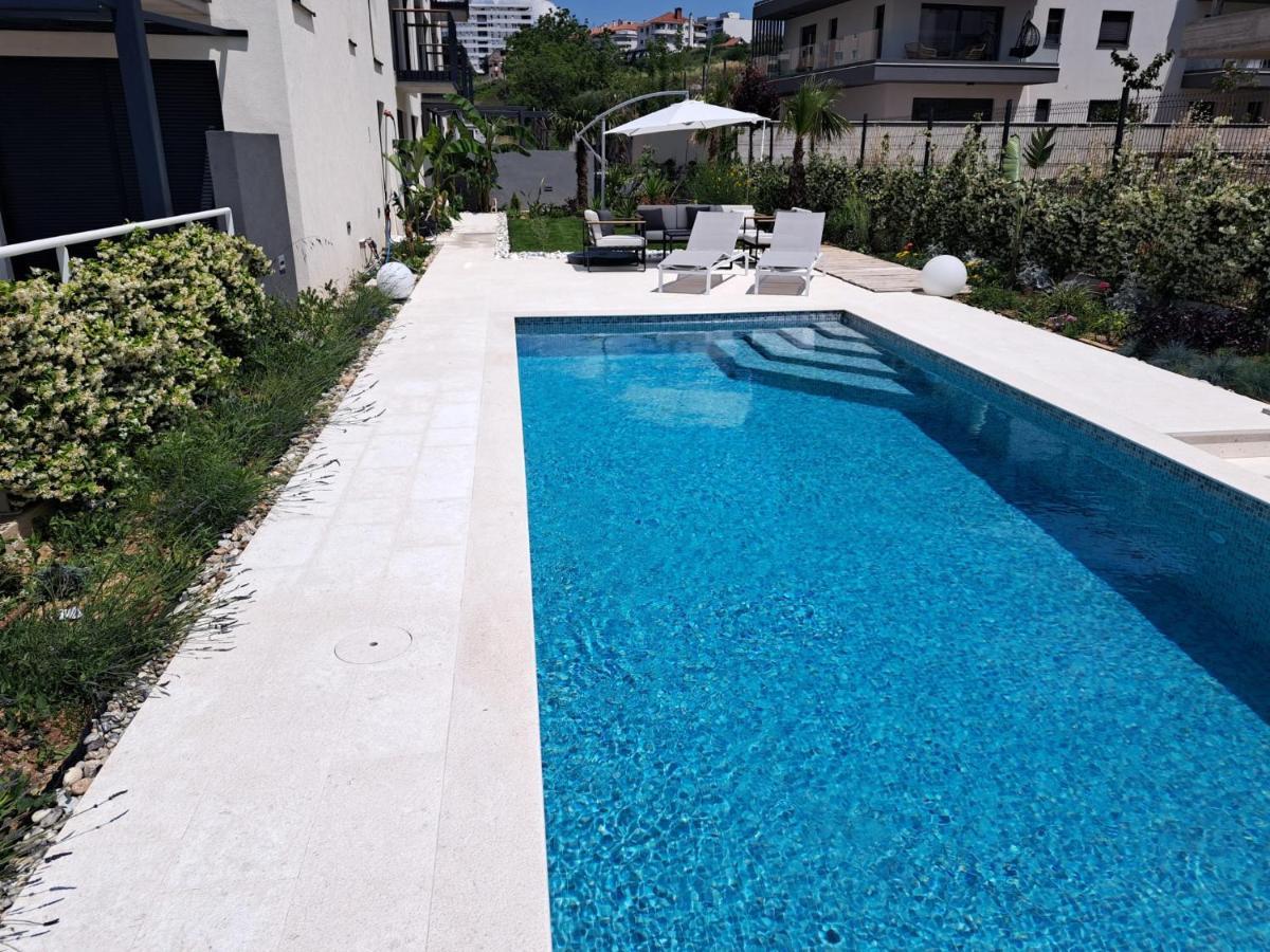 Apartment With Private Pool Split Bagian luar foto